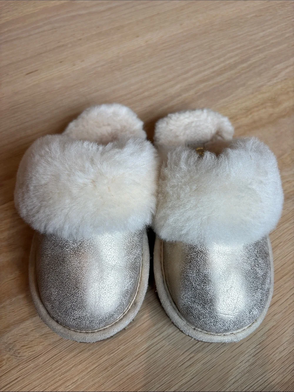 UGG Kids Metallic Cream Shearling-Trim Slip-On Slippers size 10